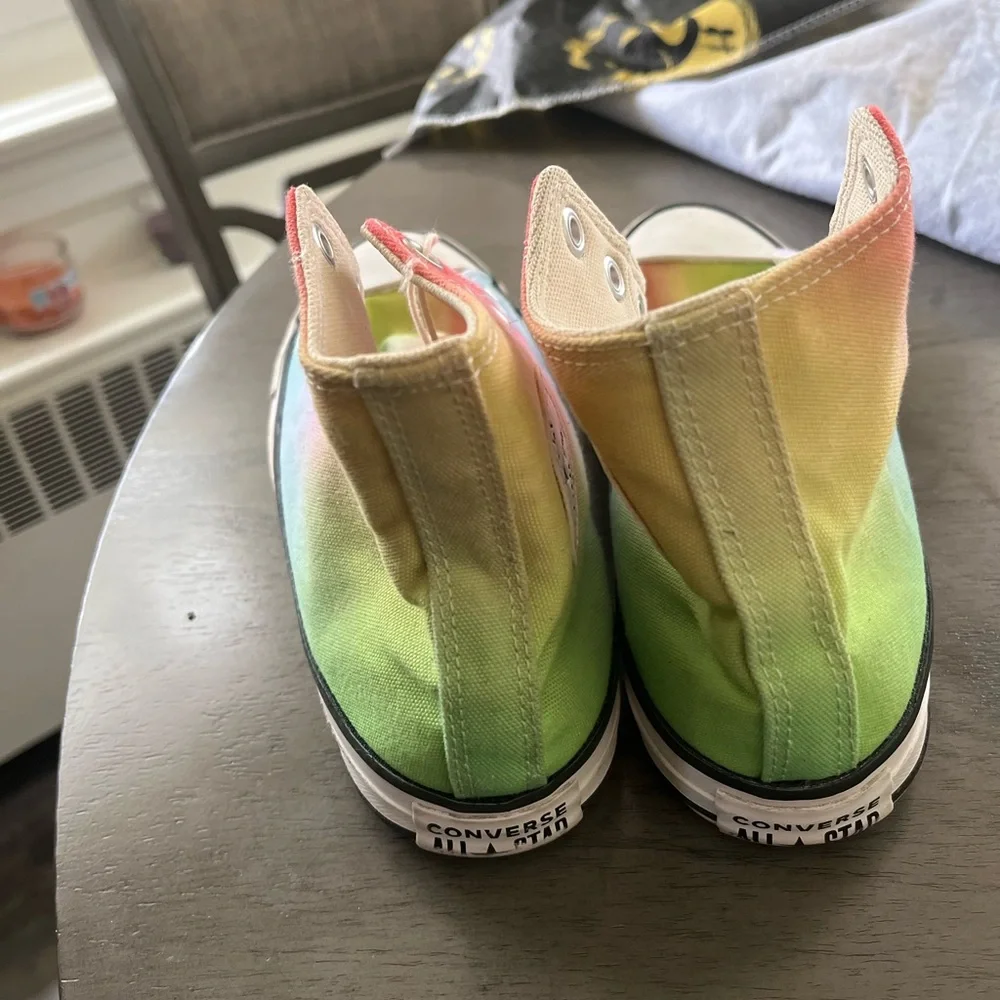 *SOLD* Women’s Converse - Picture 2 of 5